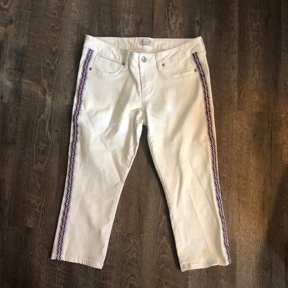Seven7 | White Capri's w/ Aztec Design | 6